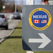 Une pancarte indiquant un point de passage Nexus.