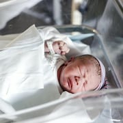 Un nouveau-né deux heures après sa naissance.