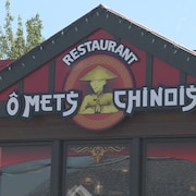 La devanture d'un restaurant.