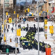 Une vue lointaine de l'importante opération policière.