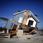 Les fortes marée de l'ouragan Sandy ont déplacé une maison de Mantoloking, au New Jersey.