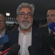 Pablo Rodriguez s'adresse aux journalistes.