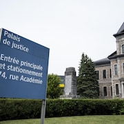 Le palais de justice de Salaberry-de-Valleyfield vu de l'extérieur.