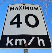 Panneau d'indication de limite de vitesse à 40 kilomètre heure