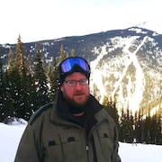 Un portrait de Patrick Lutts Jr. en ski.