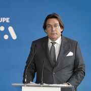 Pierre Karl Péladeau parle pendant un point de presse.