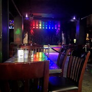 L'intérieur d'un bar restaurant.