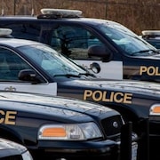 Des véhicules de la police provinciale