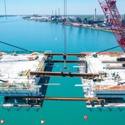 Des pièces de renforcement temporaires sont installées sur le pont international Gordie-Howe le 11 juin 2024.