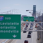 Les voitures s'alignaient sur le pont Laviolette à Trois-Rivières en raison des travaux de remplacement de la dalle.