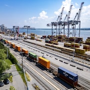 Des conteneurs maritimes dans le port de Montréal, le vendredi 11 juillet 2025.