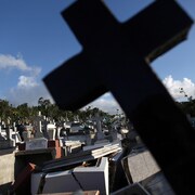 Des tombes détruites lors de l'ouragan Maria en septembre 2017 dans un cimetière de la municipalité de Lares à Porto Rico.