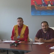 Des chefs autochtones en réunion.