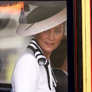 La princesse Kate Middleton, vue dans un carrosse. 