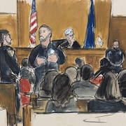 Une illustration judiciaire montrant une vue d'ensemble du tribunal, avec notamment le juge Juan Merchan, Donald Trump, le personnel du tribunal et le public.