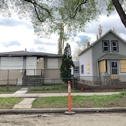 Deux propriétés abandonnées à Edmonton. 