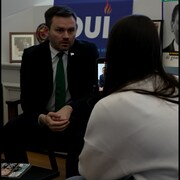 Les politiciens misent sur les réseaux sociaux pour rejoindre les électeurs, mais cette nouvelle manière de communiquer change-t-elle la démocratie?