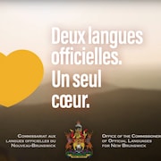 Une image avec un cœur jaune. Il est indiqué « Deux langues officielles. Un seul cœur. » au côté d'une jeune femme et d'un paysage montagneux. 