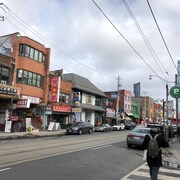 Des commerces et restaurants du quartier chinois de Toronto.
