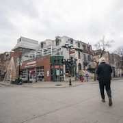 La rue Saint-Denis entre Ontario et de Maisonneuve,  à Montréal, Québec.