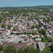 Le quartier Limoilou photographié du haut des airs, en été.