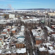 Le quartier Limoilou photographié du haut des airs en hiver.