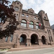 La façade de l'Assemblée législative de l'Ontario.