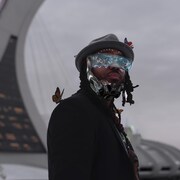 Quentin VerCetty devant le Stade olympique de Montréal.