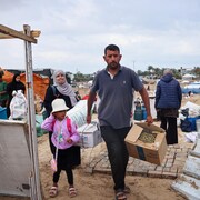 Des Palestiniens se préparent à fuir Rafah.