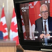 Raymond Théberge, commissaire aux langues officielles, lors d'une conférence de presse à Ottawa le 30 mai 2023.