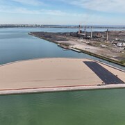 Photo aérienne du projet de décontamination du récif Randle à Hamilton.