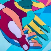 Une peinture représentant des mains tendues. 