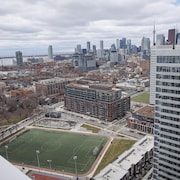 Un panorama du quartier Regent Park, avec au fonds le centre-ville de Toronto.