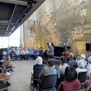 Un spectacle de jazz, de jour dans le foyer de la salle Louis-Fréchette du Grand Théâtre de Québec. 