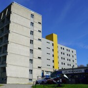 Des bâtiments en béton.