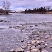 La rivière Bow près du parc Bowness à Calgary.