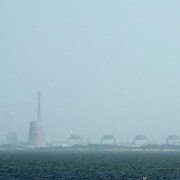 Vue lointaine de la centrale nucléaire de Zaporijia.