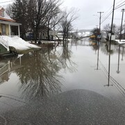 Une rue inondée à Saint-Joseph, en Beauce