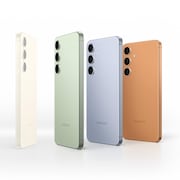 Le dos de quatre téléphones intelligents de différentes couleurs munis de trois caméras.