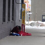 Une personne sans-abri à Saskatoon, en Saskatchewan, le 15 février 2023.