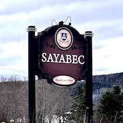 Enseigne de Sayabec à l'entrée de la municipalité.