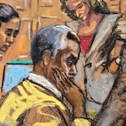 Sean Combs entouré des avocats de la défense.