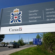 Un panneau indiquant le bâtiment du Service canadien de renseignement de sécurité. 