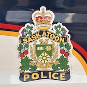 Les armoiries du Service de police de Saskatoon, en Saskatchewan, le 14 décembre 2023.