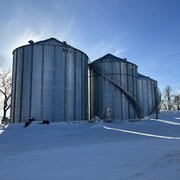 Des silos pris en photos en février 2023 au Manitoba.