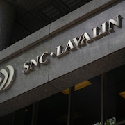 Le logo de SNC-Lavalin est inscrit sur le devant d'un édifice.