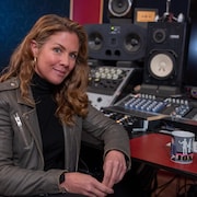 Sophie Grégoire Trudeau dans un studio d'enregistrement.
