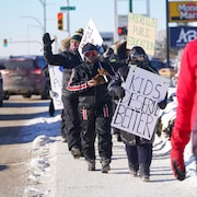 Des enseignants font la grève à Saskatoon, en Saskatchewan, le 16 janvier 2024.