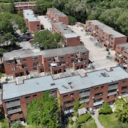 Vue aérienne du complexe d'habitation de Swansea Mews.