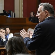 François Legault répond à des questions à l'Assemblée nationale.
